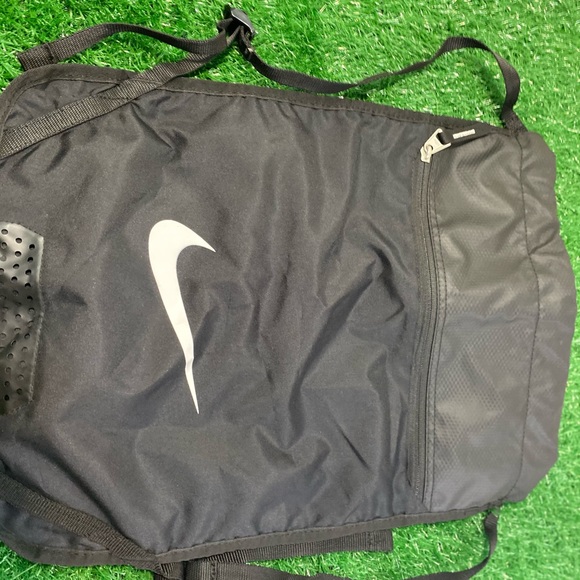 Nike small size bag great for storing small items! - Picture 3 of 4